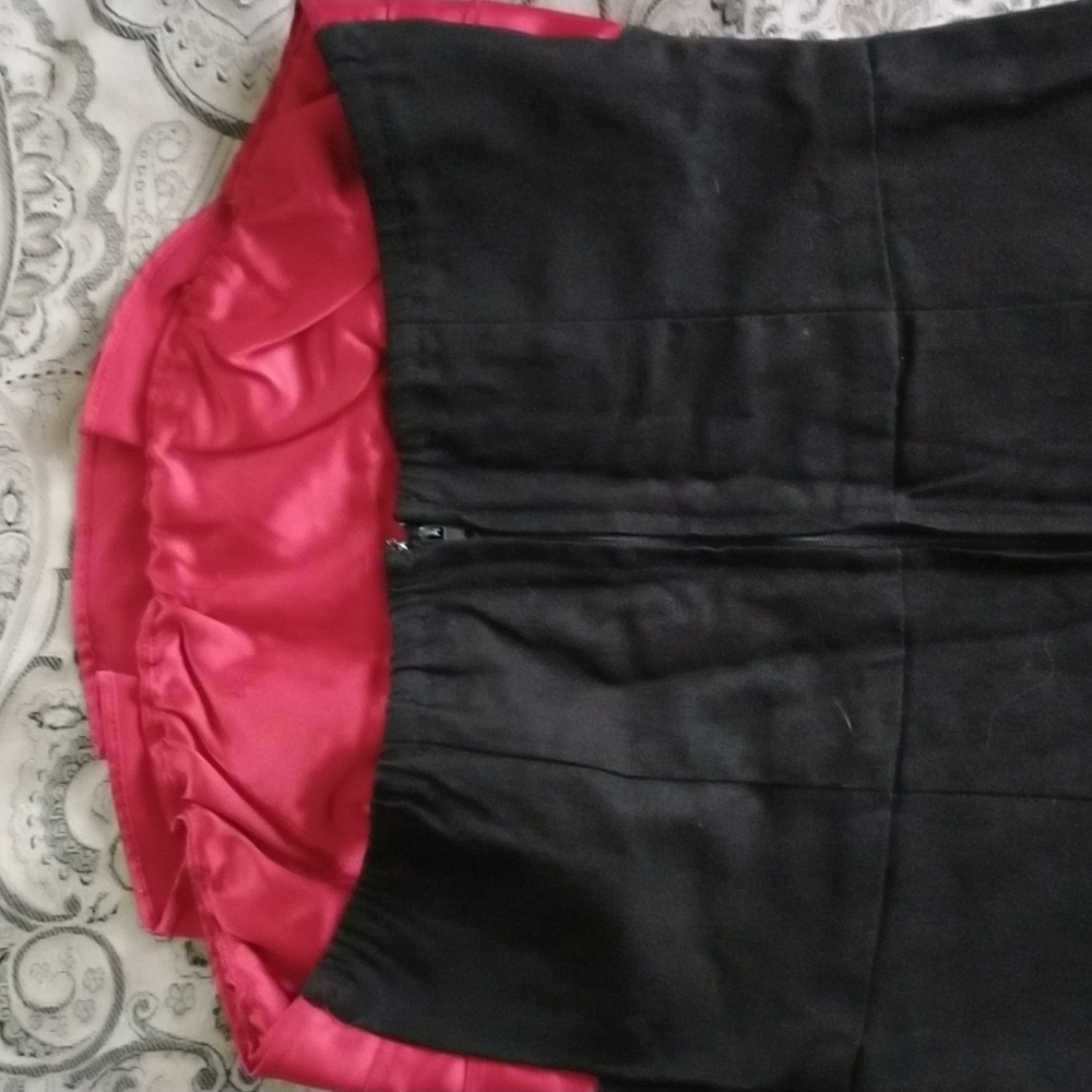 Black and red mini - Picture 2 of 2